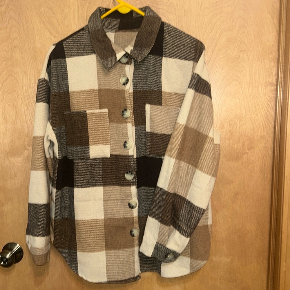 Shacket! Mid length. Women’s Size large.